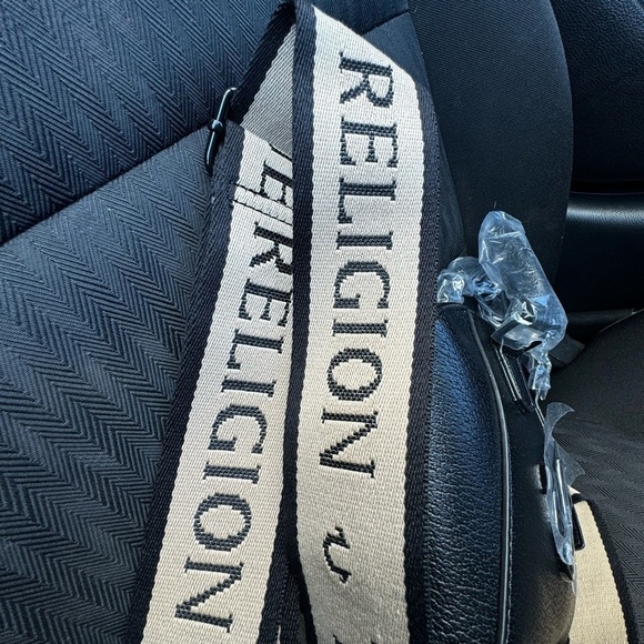 True religion purse with logo strap 🖤 - Picture 4 of 4